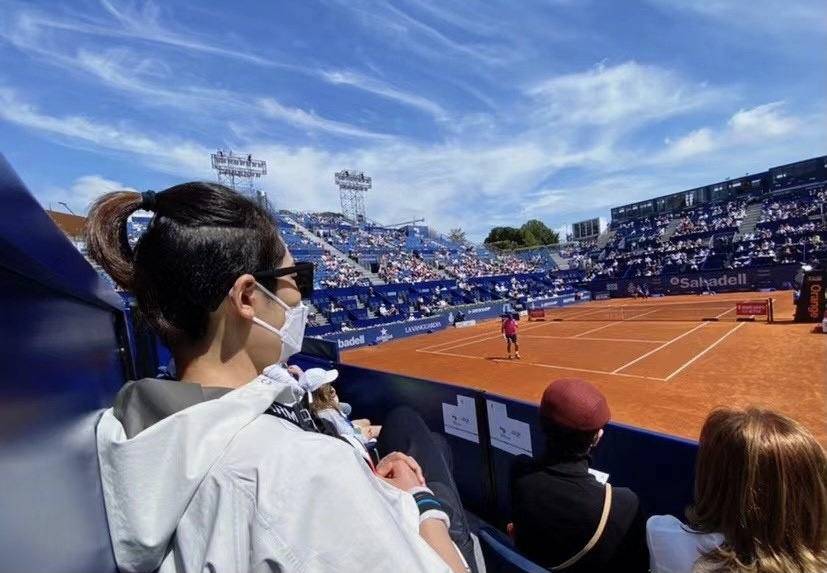 爱游戏官网-Ning重返赛场，反败为胜首场状态出色，西班牙队观众沸腾！引发球迷热议的简单介绍