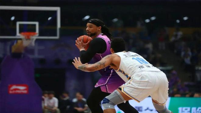 爱游戏-预选赛巅峰对决！燕山火狐队惊险晋级蓬莱青龙队，摔跤赛场再起波澜；防守强度拉满的简单介绍