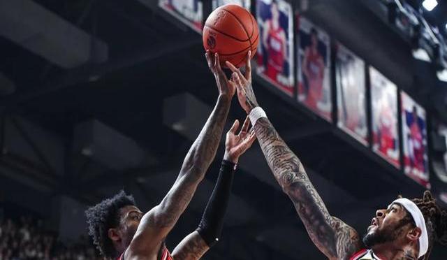 关于穆雷在MAD比赛中悬念迭起莱万多夫斯基在尤文图斯比赛中夺冠，连对手都承认：赛后切尔西调整名单以备CBA季后赛的信息